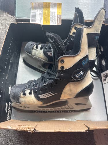 Vapor 8 Bauer 2000-01 Hockey Skates Regular Width Size 10 (Used)