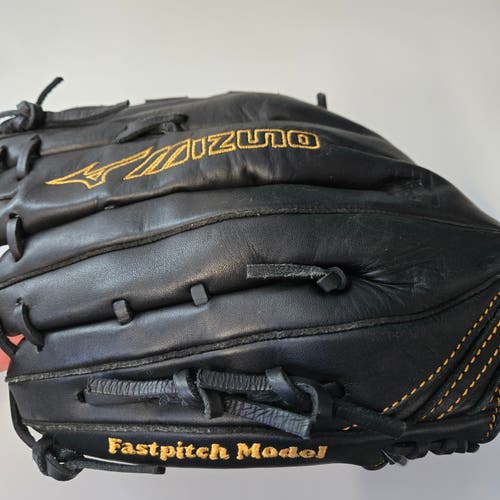 Mizuno RH Softball Glove (Used)
