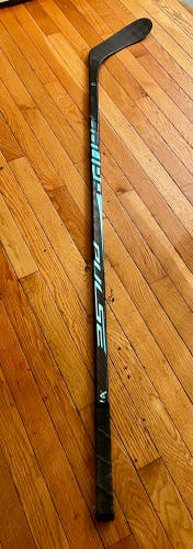 Senior Bauer Pulse Right Handed Hockey Stick P28 70 Flex (Used)
