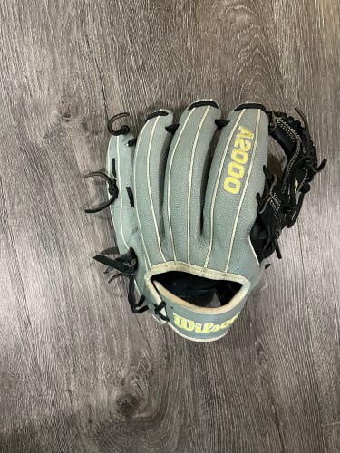 Wilson A2000 1786 RH Infield Baseball Glove 11.5" (Used)