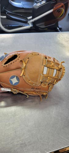 Used Spalding 11.5 42.9311 BB/SB Glove RH Throw None 11 1/2" 11497-C000161517