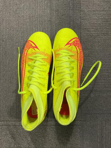 Used Nike Soccer Cleats Yellow Youth 06.5 11614-S000244105