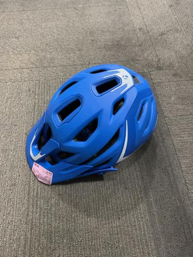 Used Bontrager LITHOS Bike Helmet Royal Blue MD 11614-S000244101