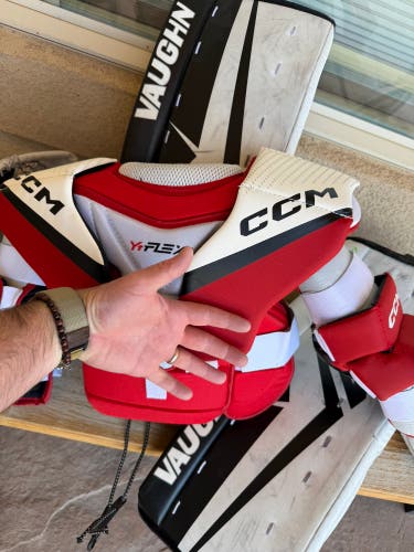 Large/Extra Large CCM YTFlex 3 Goalie Chest Protector (Used)