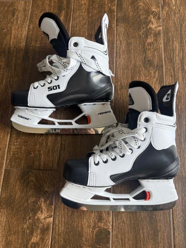 2025 Daoust 501 White Hockey Skates Regular Width 8 (New)