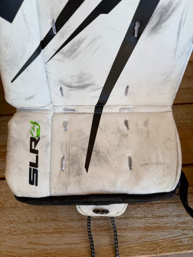 22" Vaughn SLR4 Goalie Leg Pads (Used)