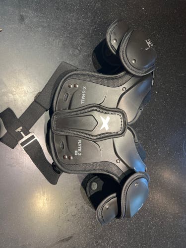 Xenith Flyte Youth Football Shoulder Pads – Size XS