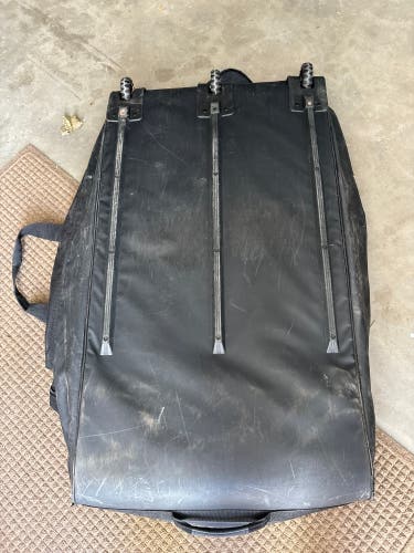 Warrior Ritual Goalie roller Bag - Senior (Used)