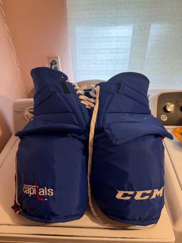 Washington Capitals Star Design HPG14C goalie pants Fit 3(Used)