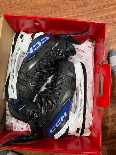 Black CCM JetSpeed XTRA PLUS Hockey Skates Regular Width 7.5 (Used)