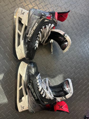 2023 Bauer Vapor X5 Pro Hockey Skates Regular Width 8.5 (Used)