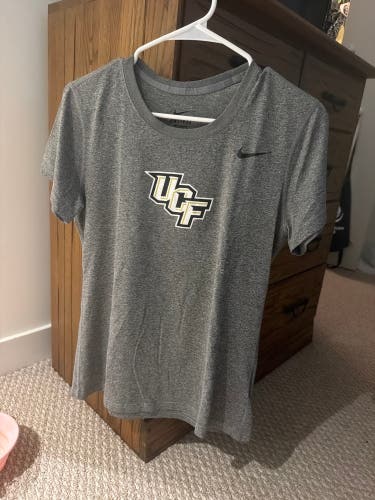 Gray Medium Women's Nike Shirt (Used)