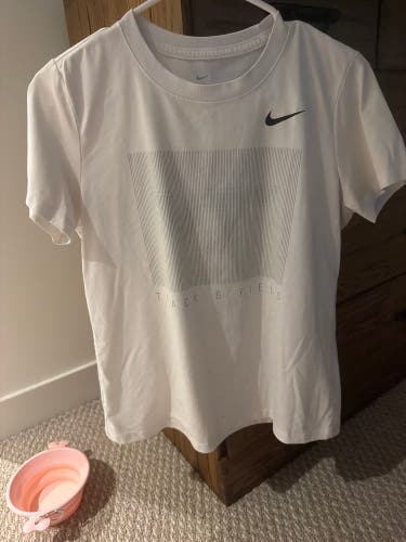 Virginia Tech White Medium Women's Nike Shirt (Used)