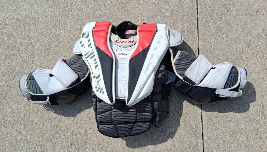 INT Medium CCM EFlex 5.9 Goalie Chest Protector (Used)