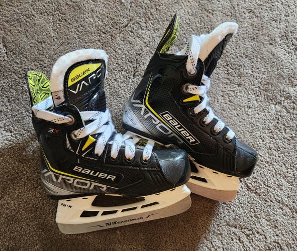 Bauer Vapor 3X Hockey Skates 9 (Used)