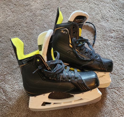 Bauer Supreme S27 Hockey Skates Size 3.5 (Used)