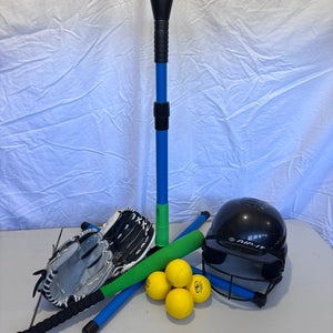 T-Ball starter-kit: Includes 2 gloves, Adjustable Tee, Batting Helmet, Foam bat + 5 soft t balls