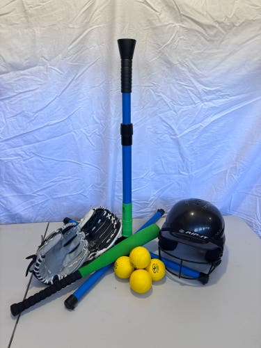 T-Ball starter-kit: Includes 2 gloves, Adjustable Tee, Batting Helmet, Foam bat + 5 soft t balls