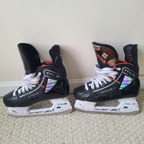 Black True HZRDUS 7x Hockey Skates Regular Width Size 5.5 (Used)