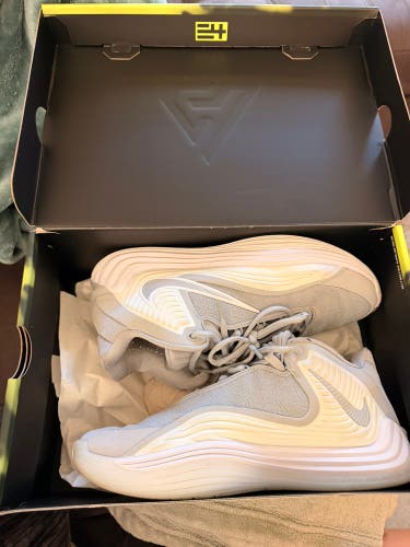 Men's Size M 9.5 (W 10.5) Nike Shoes (Used)