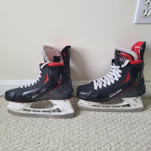 Black Bauer Vapor 3X Pro Hockey Skates Narrow Width Size 5.5 (Used)