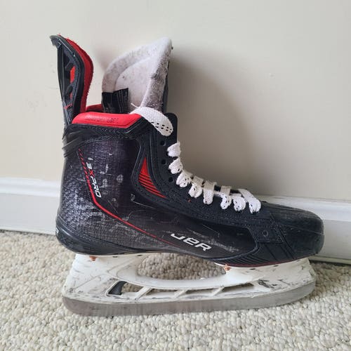 Black Bauer Vapor 3X Pro Hockey Skates Narrow Width Size 5.5 (Used)