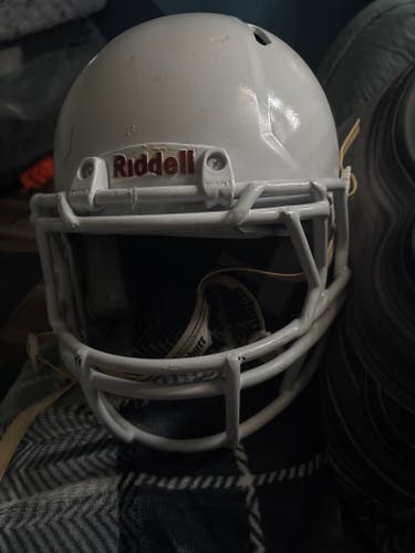 White Youth Medium Riddell Speed Helmet (Used)
