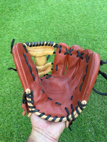 2024 Infield RH Wilson A550 Baseball Glove 11" (Used)