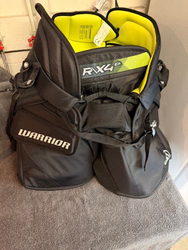 Medium Warrior Ritual X4 E+ Senior Goalie Pants (New)