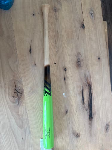 2025 Marucci LINDY12 Maple Bat (-4) 25 oz 29" (New)