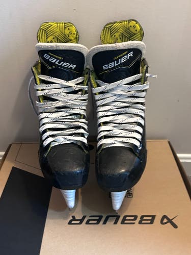 Black/Yellow 2024 Bauer Supreme M30 Hockey Skates Regular Width 7.5 (Used)