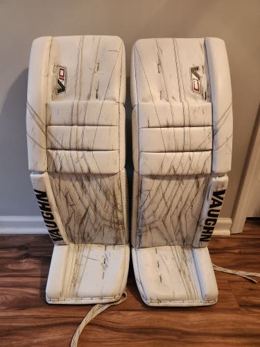 34" Vaughn V10 Pro Carbon Goalie Leg Pads (Used)