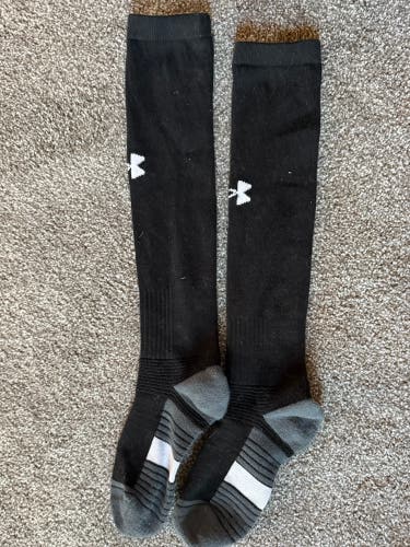 Black Boys Medium Under Armour Socks (Used)
