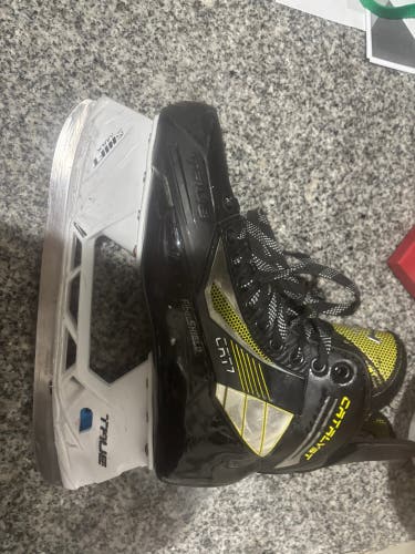 Black 2022 True Catalyst 7 Hockey Skates 10.5 (Used)