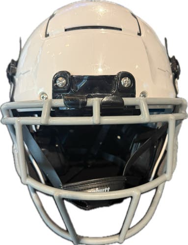 Youth Medium Schutt F7 LX1 Helmet (Used)
