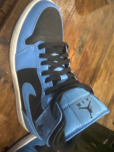Men's Size M 8.5 (W 9.5) Air Jordan Shoes (Used)