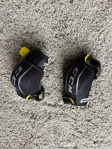 Youth Large CCM Tacks 9550 Elbow Pads (Used)