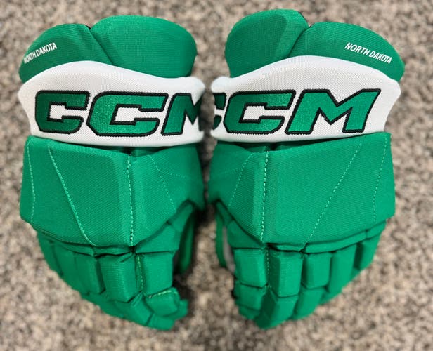 13” CCM HGPTKXFPP Gloves Pro Stock (Used)