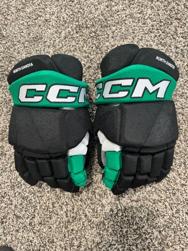 13” CCM HGPTKXFPP Gloves Pro Stock (Used)