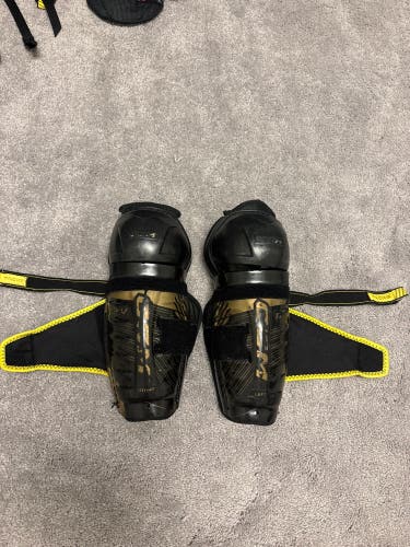Youth CCM Tacks AS-V Pro 10" Shin Pads (Used)