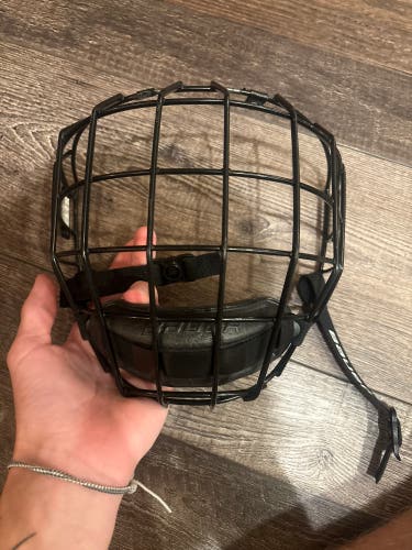 Medium Bauer Regular Cut Full Cage (Used)