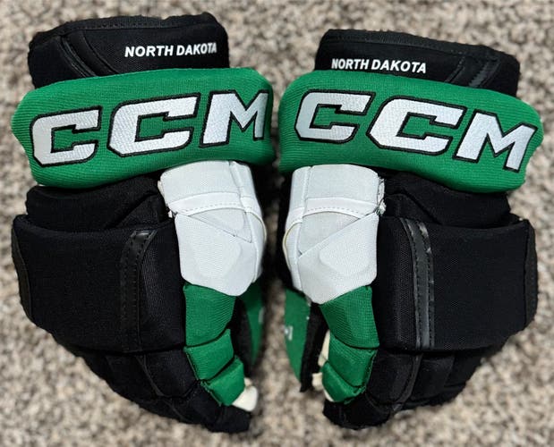 13” CCM HG12 Gloves Pro Stock (Used)