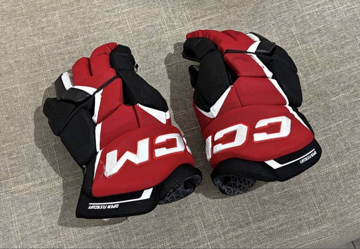 CCM JetSpeed FT6 Pro Gloves 14" (Used, like new)