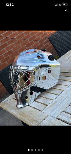 Senior Large Vaughn VM7700 Goalie Mask (Used)