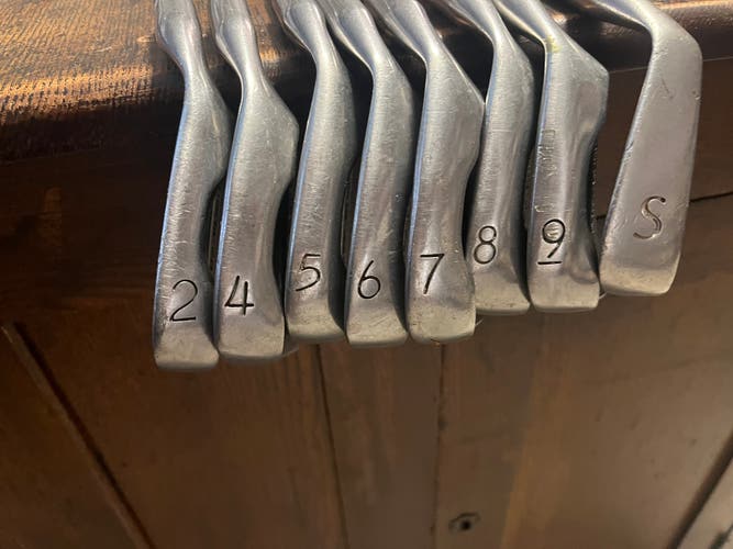 Men's Tour Right Handed Iron Set Stiff Flex 8 Pieces (Used)