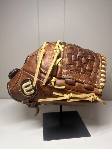 Wilson A800 RH Outfield Baseball Glove 12" (Used)