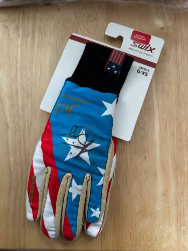 Jessie Diggins signed Swix Gloves sz 6 (New)