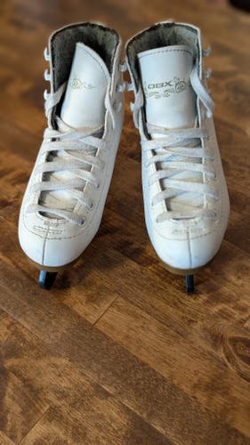 White DBX Figure Skates Junior 11 (Used)