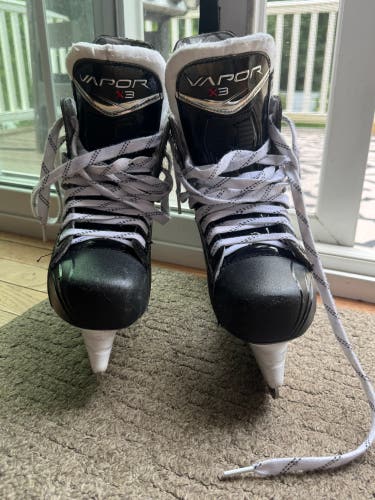 Black 2022 Bauer Vapor X3 Hockey Skates Regular Width Size 5.5 (Used)
