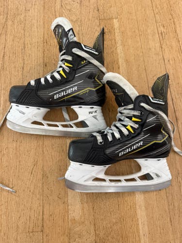 Black/Yellow 2024 Bauer Supreme M40 Hockey Skates Regular Width Size 2 (Used)